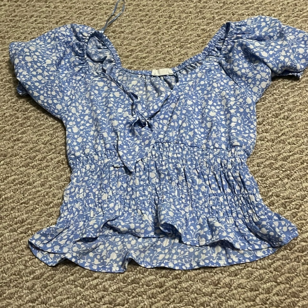 Cute blue and white sienna sky top